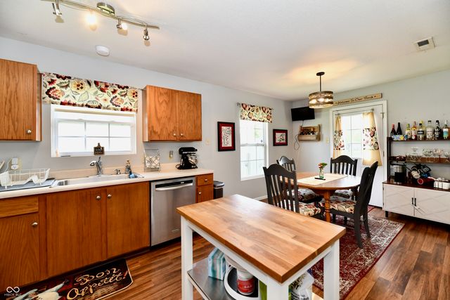 1621 Blue Grass Parkway, Greenwood, IN 46143