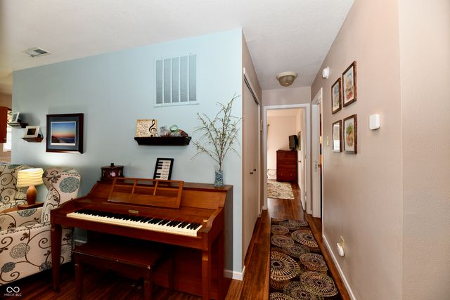 1621 Blue Grass Parkway, Greenwood, IN 46143