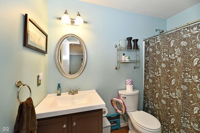 1621 Blue Grass Parkway, Greenwood, IN 46143