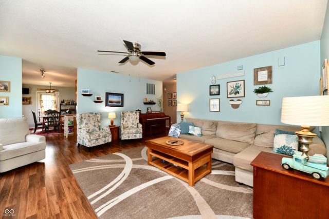1621 Blue Grass Parkway, Greenwood, IN 46143