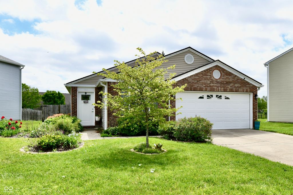 1621 Blue Grass Parkway, Greenwood, IN 46143
