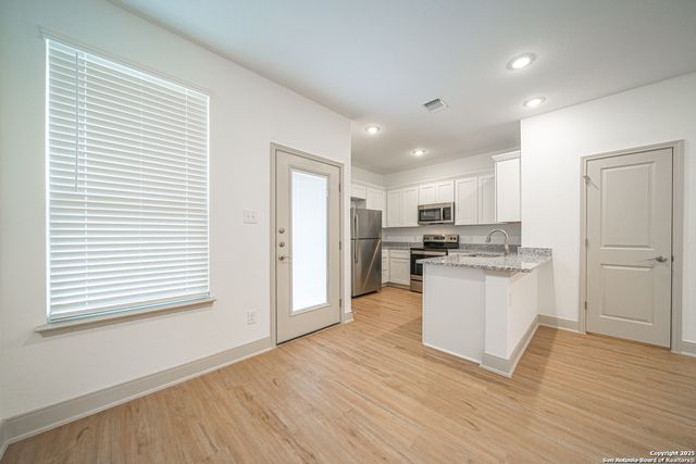 7529 Briarwood Pass Unit 102, San Antonio, TX 78252