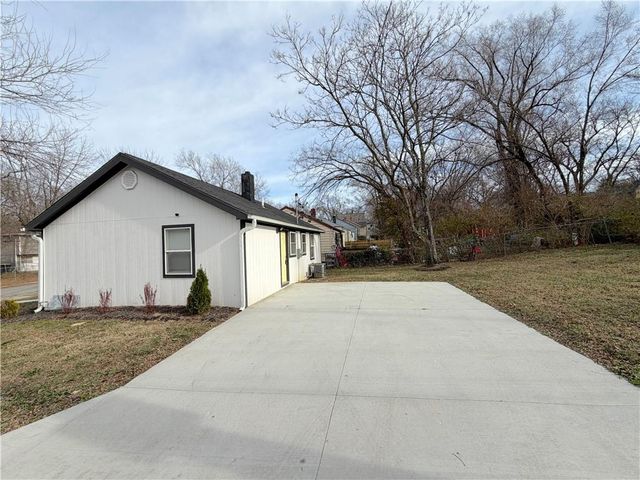 3401 E 58th Terrace, Kansas City, MO 64130