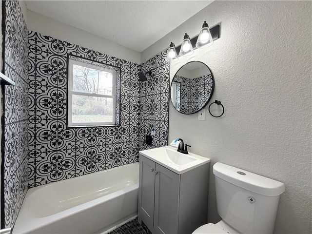 3401 E 58th Terrace, Kansas City, MO 64130