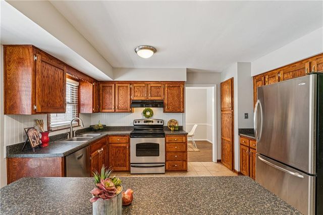 7920 Gillette Street, Lenexa, KS 66215