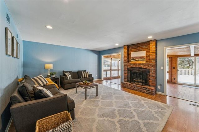 7920 Gillette Street, Lenexa, KS 66215