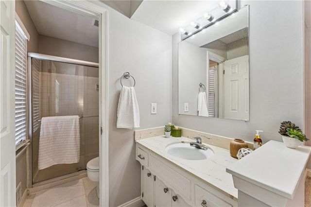 7920 Gillette Street, Lenexa, KS 66215