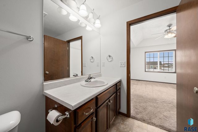 1017 N Crestfield Pl Place, Sioux Falls, SD 57107