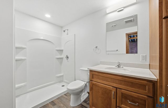 1017 N Crestfield Pl Place, Sioux Falls, SD 57107