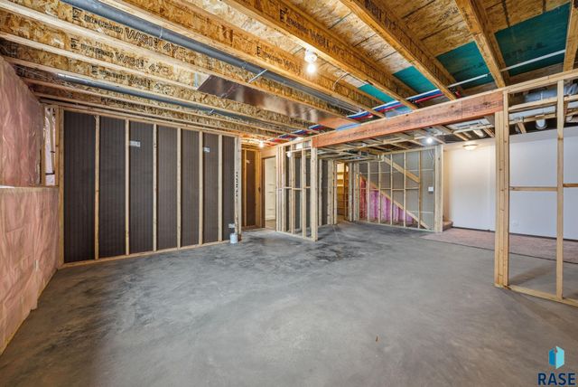 1017 N Crestfield Pl Place, Sioux Falls, SD 57107