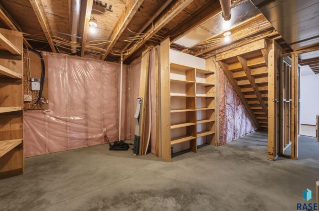 1017 N Crestfield Pl Place, Sioux Falls, SD 57107