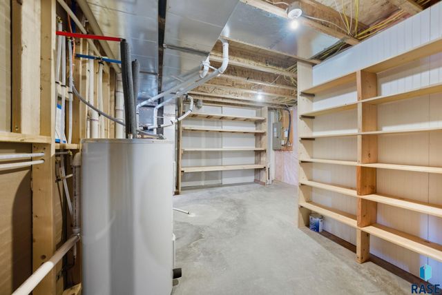 1017 N Crestfield Pl Place, Sioux Falls, SD 57107