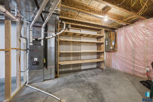 1017 N Crestfield Pl Place, Sioux Falls, SD 57107