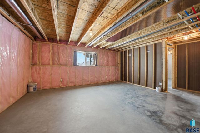 1017 N Crestfield Pl Place, Sioux Falls, SD 57107