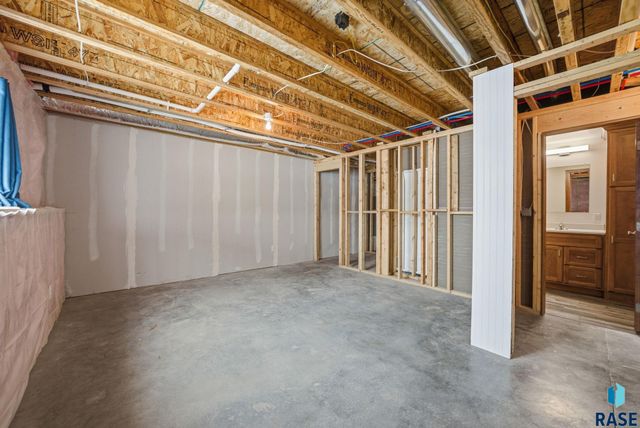 1017 N Crestfield Pl Place, Sioux Falls, SD 57107