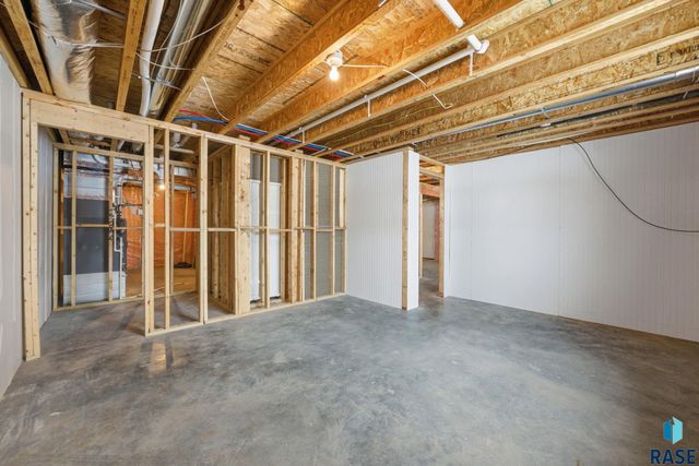 1017 N Crestfield Pl Place, Sioux Falls, SD 57107