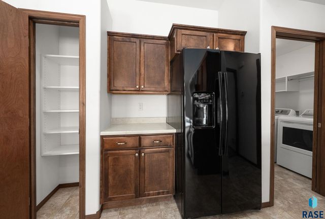 1017 N Crestfield Pl Place, Sioux Falls, SD 57107