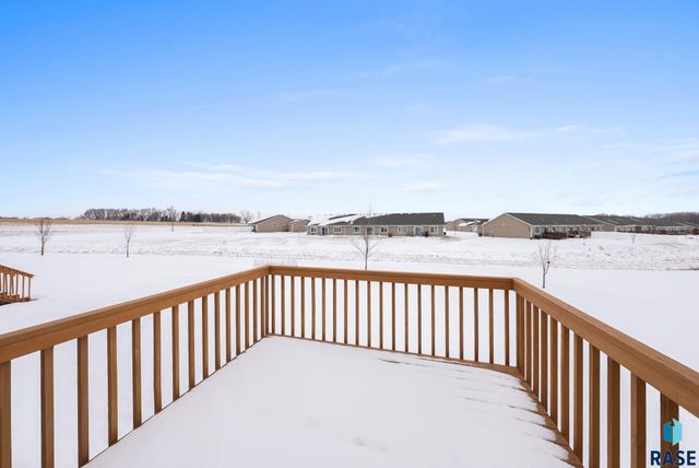 1017 N Crestfield Pl Place, Sioux Falls, SD 57107