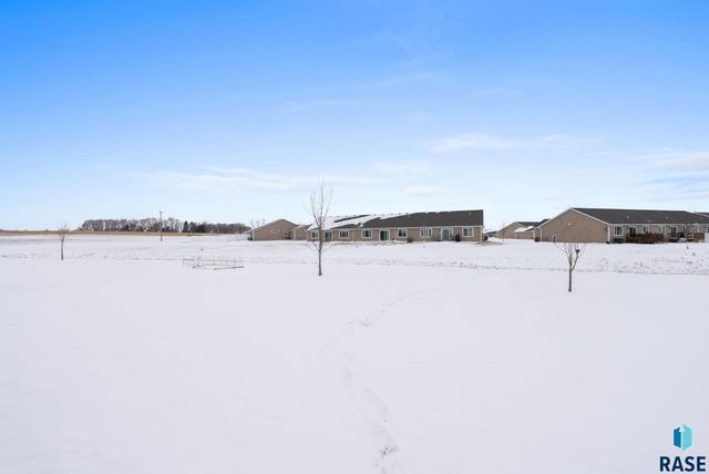 1017 N Crestfield Pl Place, Sioux Falls, SD 57107
