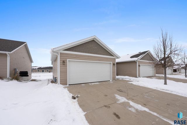 1017 N Crestfield Pl Place, Sioux Falls, SD 57107