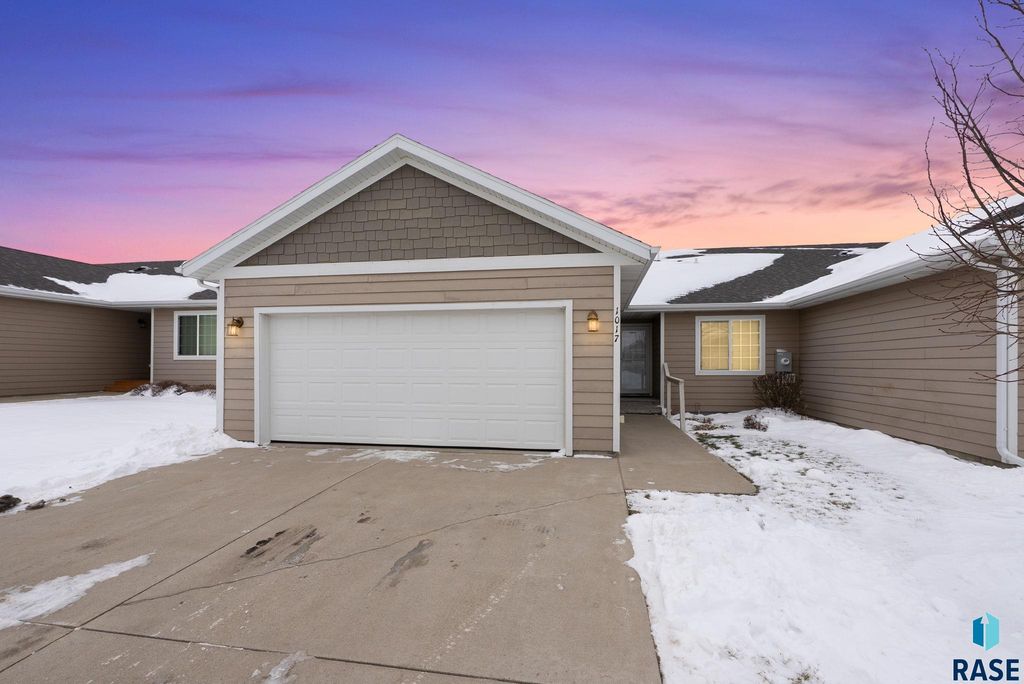 1017 N Crestfield Pl Place, Sioux Falls, SD 57107