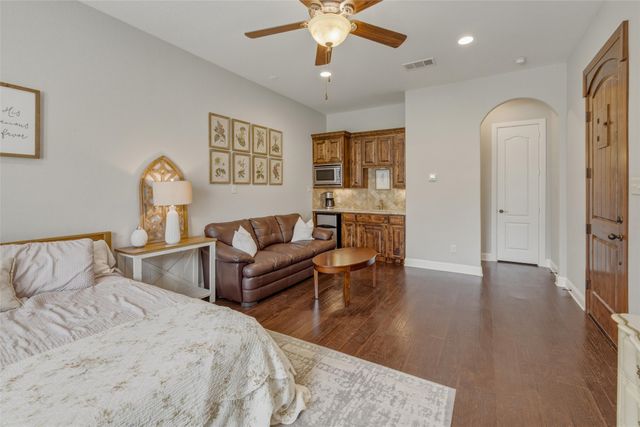 6101 Paper Shell Way, Fort Worth, TX 76179