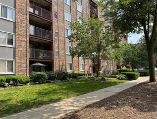 825 Pearson Street 3A, Des Plaines, IL 60016