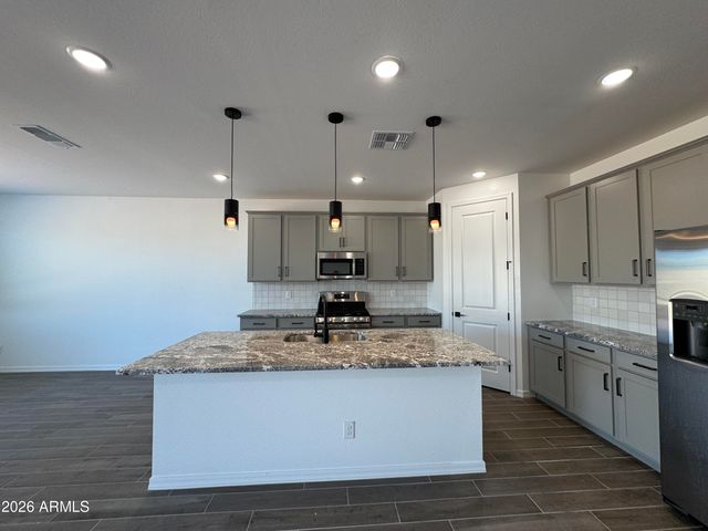 7606 W SMOKETREE Drive, Peoria, AZ 85383