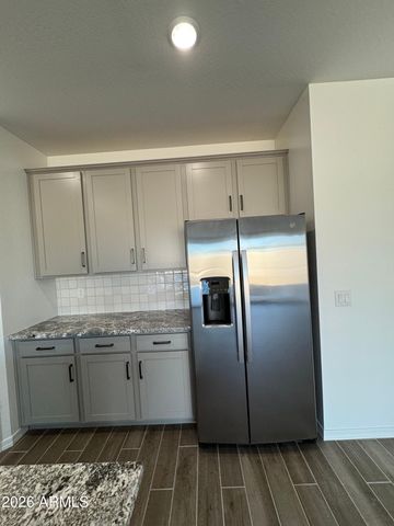 7606 W SMOKETREE Drive, Peoria, AZ 85383