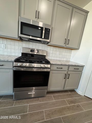 7606 W SMOKETREE Drive, Peoria, AZ 85383