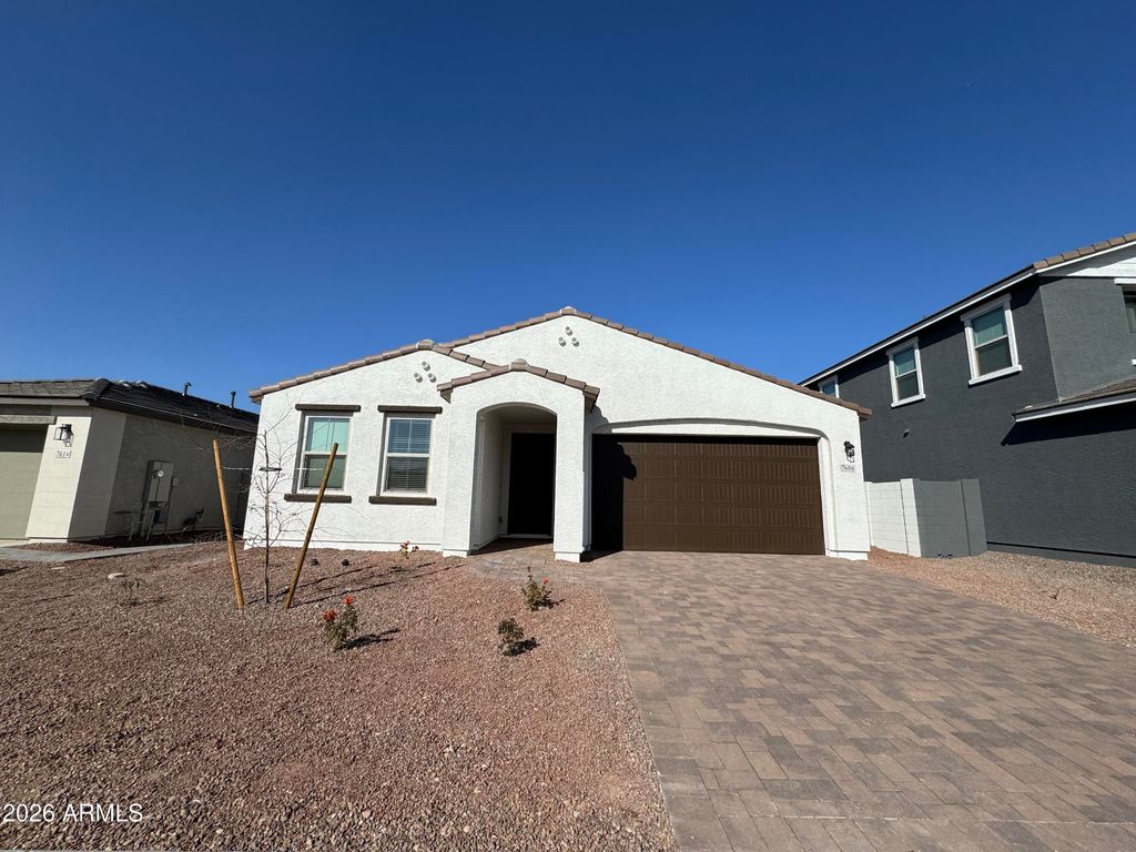 7606 W SMOKETREE Drive, Peoria, AZ 85383