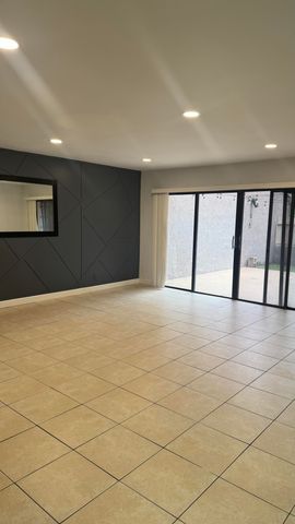 802 Saint Andrews Road 15, Hollywood, FL 33021