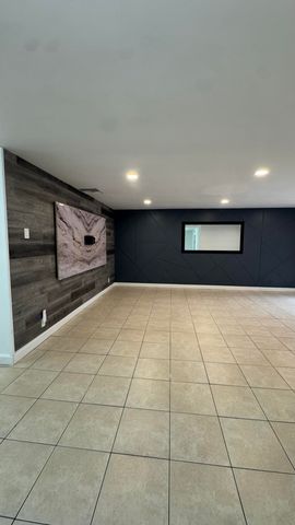 802 Saint Andrews Road 15, Hollywood, FL 33021