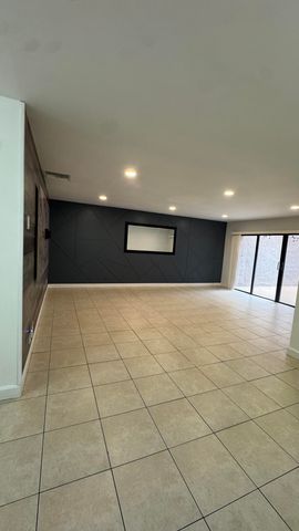 802 Saint Andrews Road 15, Hollywood, FL 33021