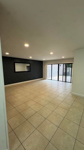 802 Saint Andrews Road 15, Hollywood, FL 33021