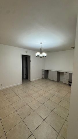 802 Saint Andrews Road 15, Hollywood, FL 33021