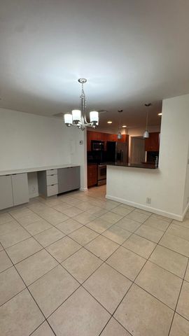 802 Saint Andrews Road 15, Hollywood, FL 33021