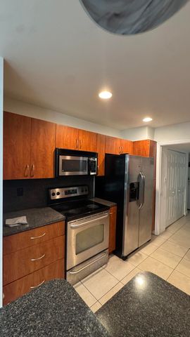 802 Saint Andrews Road 15, Hollywood, FL 33021