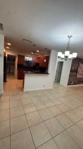 802 Saint Andrews Road 15, Hollywood, FL 33021