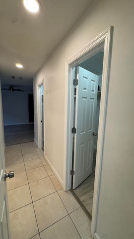 802 Saint Andrews Road 15, Hollywood, FL 33021