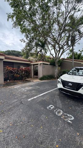 802 Saint Andrews Road 15, Hollywood, FL 33021