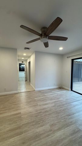 802 Saint Andrews Road 15, Hollywood, FL 33021