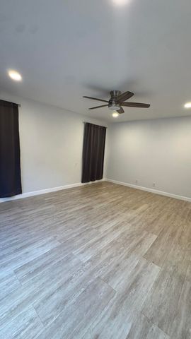 802 Saint Andrews Road 15, Hollywood, FL 33021