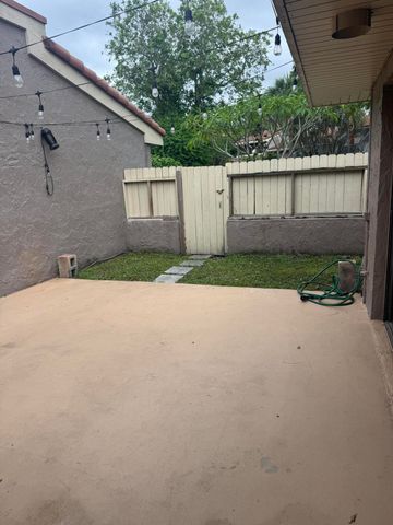 802 Saint Andrews Road 15, Hollywood, FL 33021