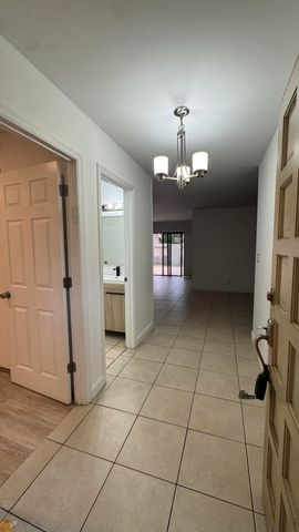 802 Saint Andrews Road 15, Hollywood, FL 33021