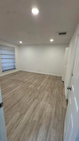 802 Saint Andrews Road 15, Hollywood, FL 33021