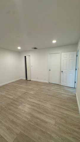802 Saint Andrews Road 15, Hollywood, FL 33021