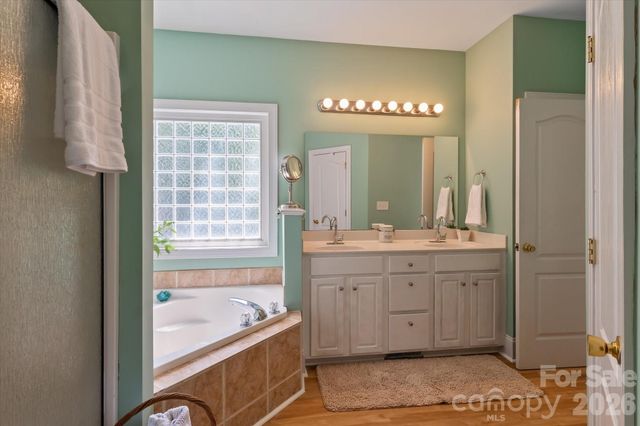 6168 Neptune Drive, Denver, NC 28037
