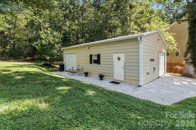 6168 Neptune Drive, Denver, NC 28037