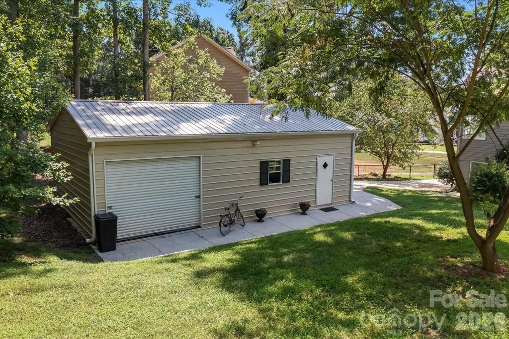 6168 Neptune Drive, Denver, NC 28037